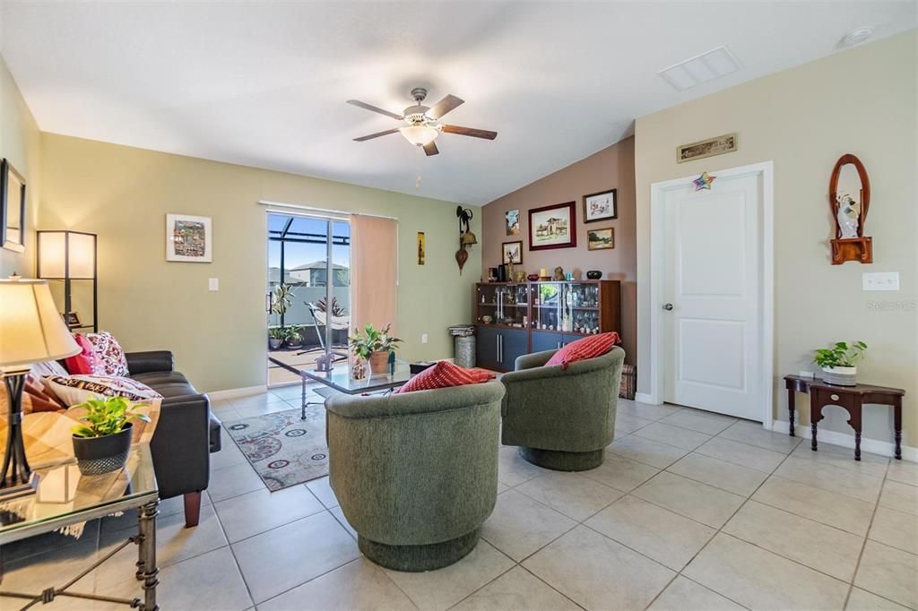 For Sale: $349,990 (4 beds, 2 baths, 1841 Square Feet)