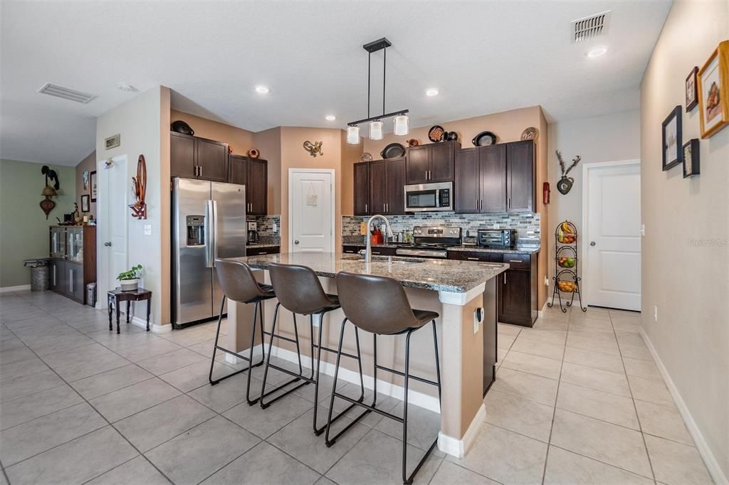 For Sale: $349,990 (4 beds, 2 baths, 1841 Square Feet)