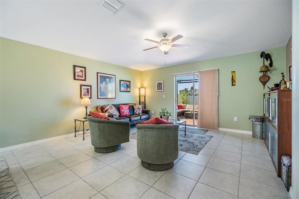 For Sale: $349,990 (4 beds, 2 baths, 1841 Square Feet)