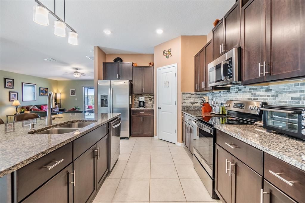 For Sale: $349,990 (4 beds, 2 baths, 1841 Square Feet)