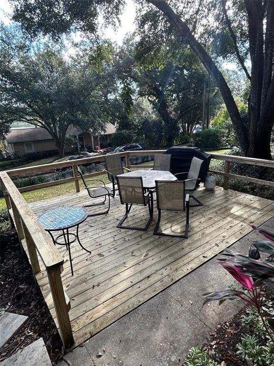 Peaceful deck with views of Lake Nettie