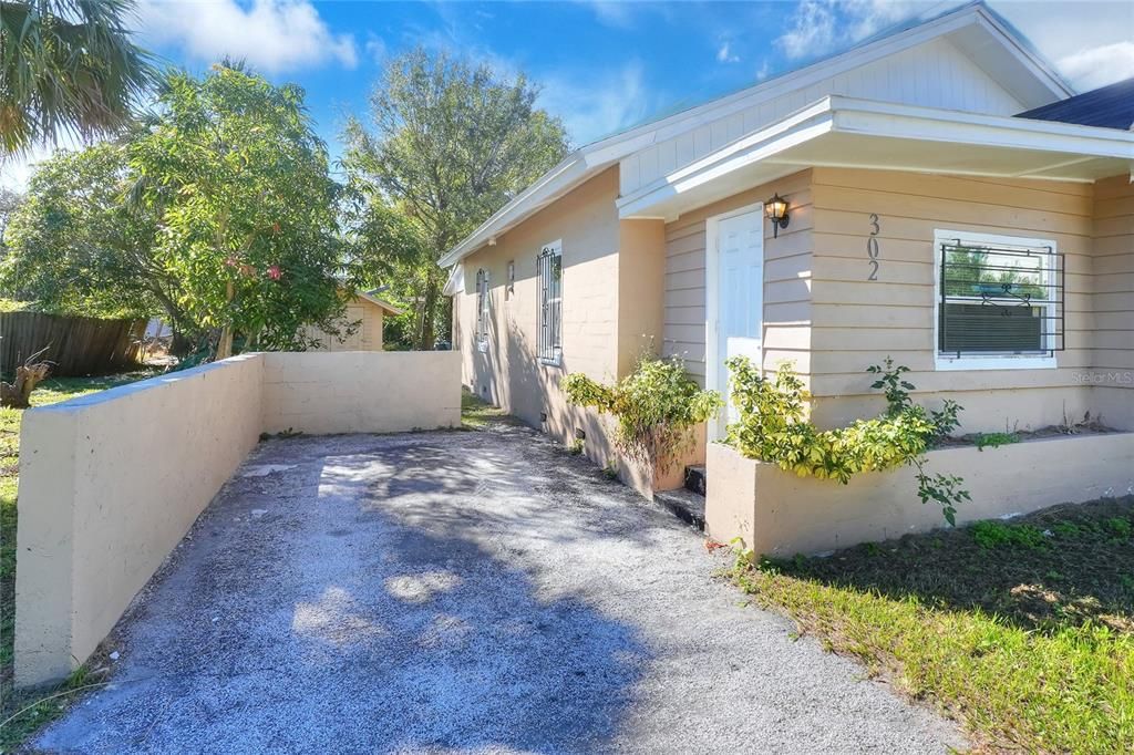 For Sale: $210,000 (3 beds, 2 baths, 1012 Square Feet)