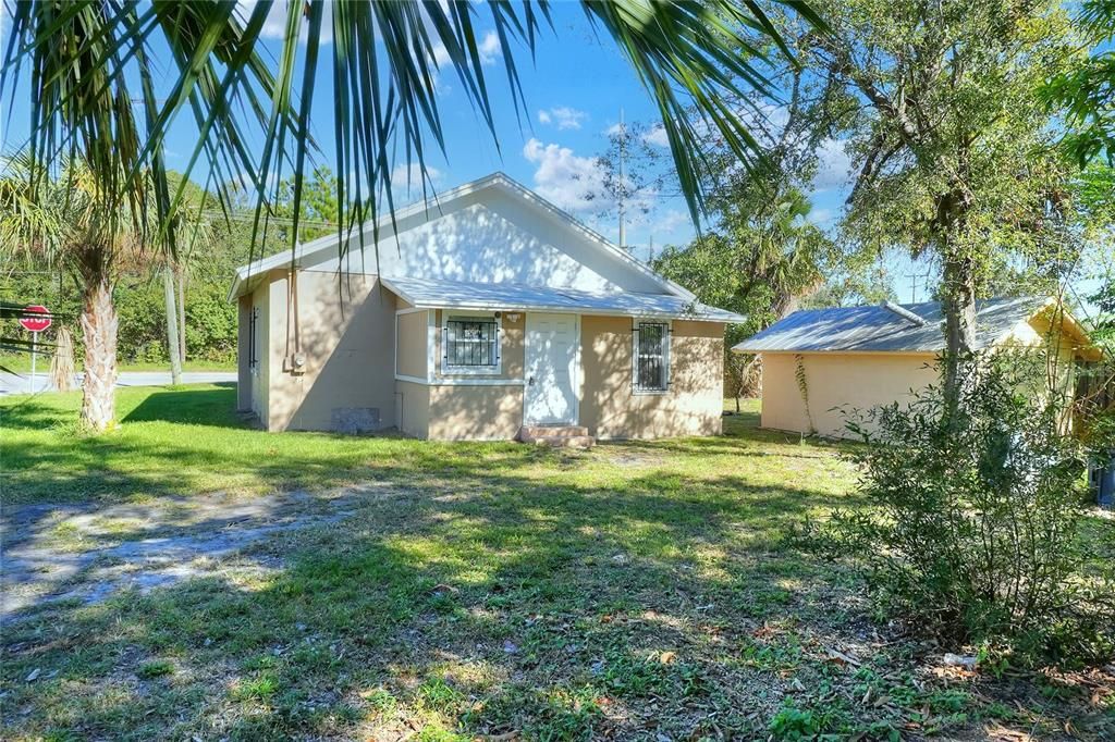 For Sale: $210,000 (3 beds, 2 baths, 1012 Square Feet)