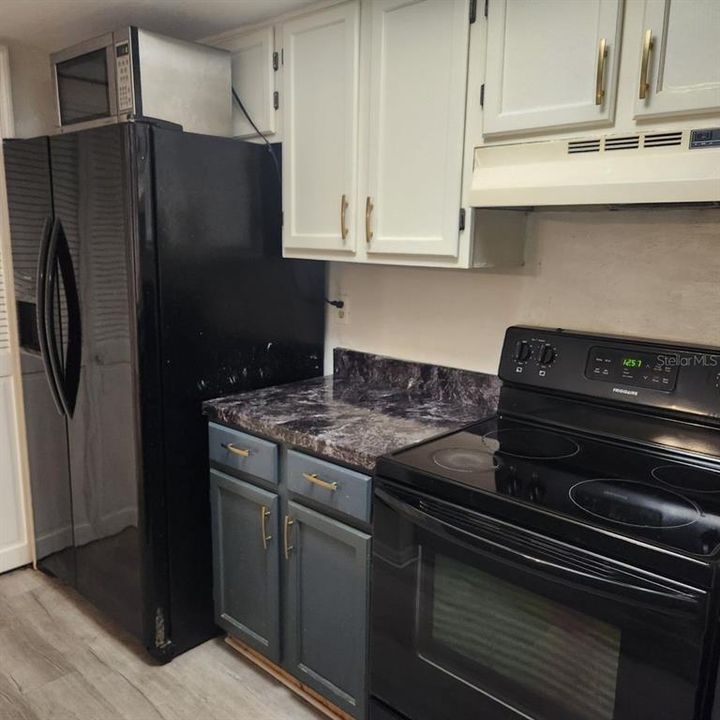 For Rent: $1,900 (3 beds, 3 baths, 1370 Square Feet)