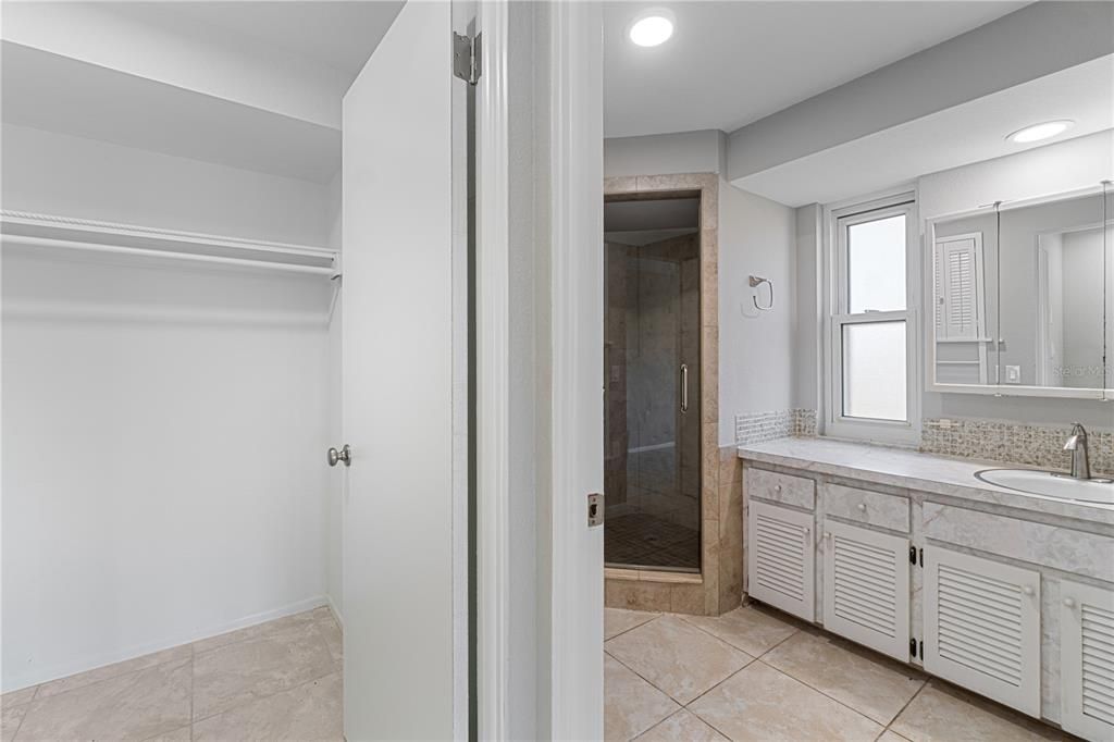 For Sale: $385,900 (2 beds, 1 baths, 1319 Square Feet)