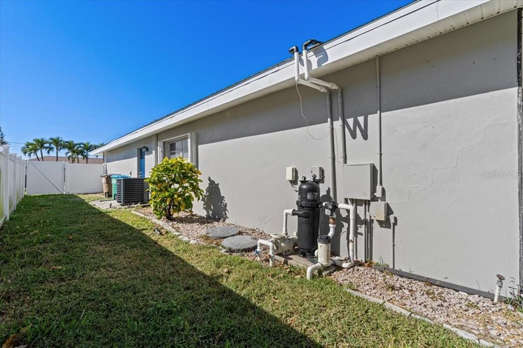 For Sale: $799,900 (3 beds, 2 baths, 1956 Square Feet)