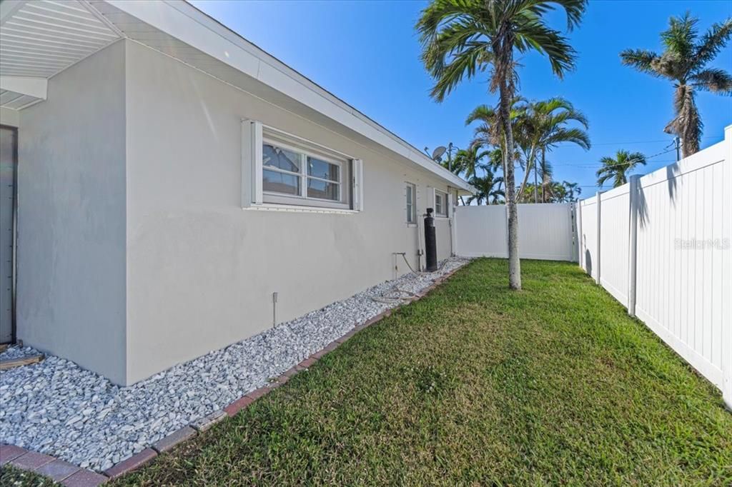 For Sale: $799,900 (3 beds, 2 baths, 1956 Square Feet)