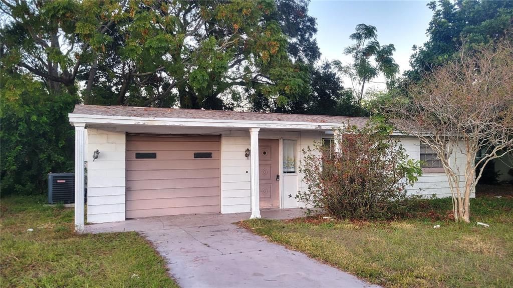 Active With Contract: $159,900 (2 beds, 1 baths, 860 Square Feet)