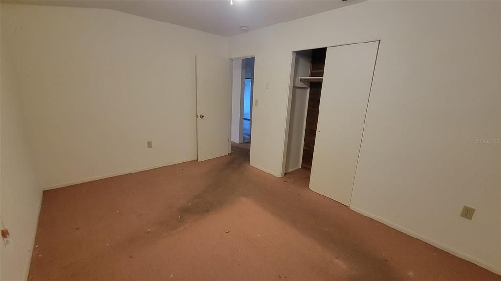 Active With Contract: $159,900 (2 beds, 1 baths, 860 Square Feet)