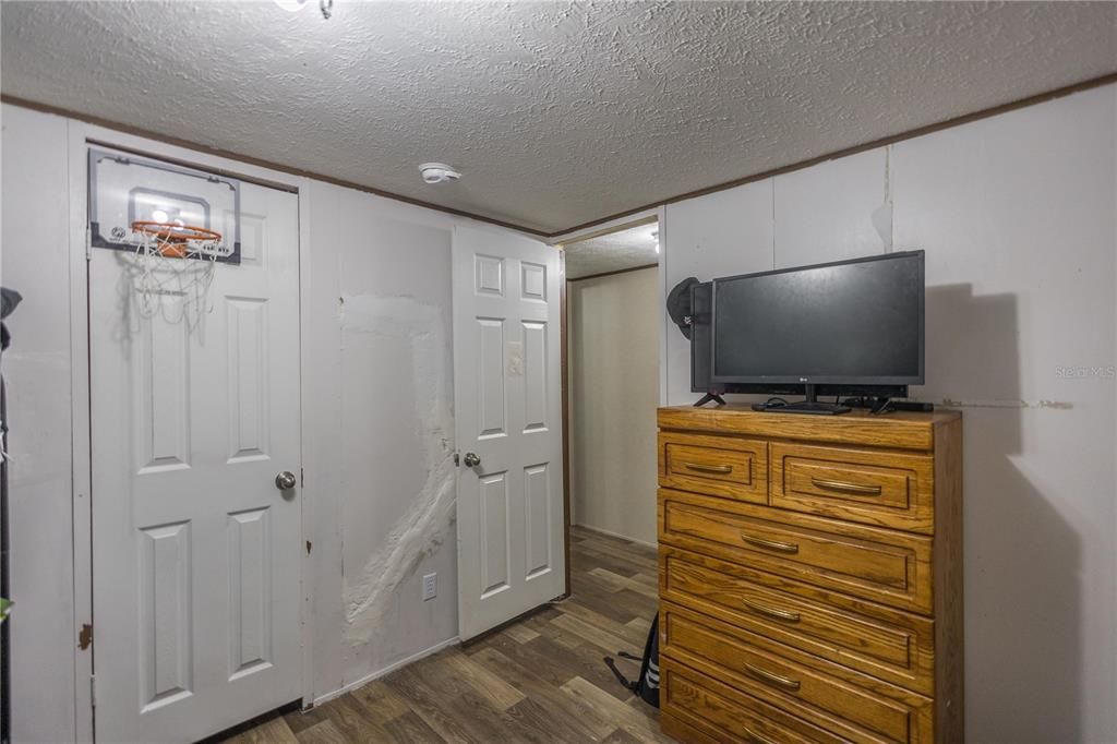 For Sale: $174,000 (3 beds, 2 baths, 1140 Square Feet)