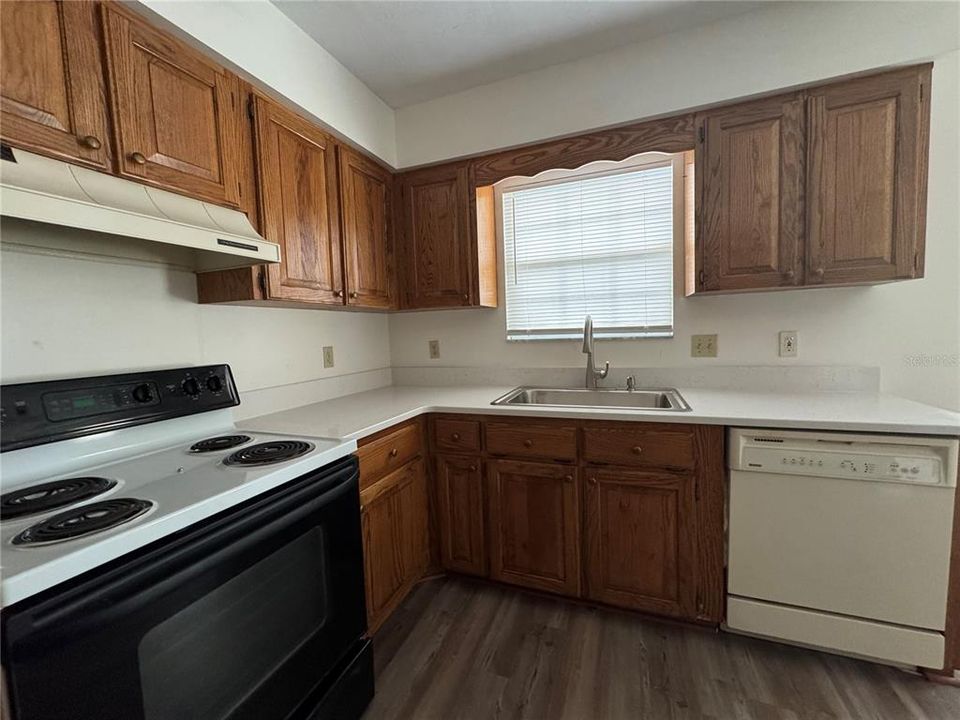 For Rent: $2,300 (3 beds, 2 baths, 1326 Square Feet)