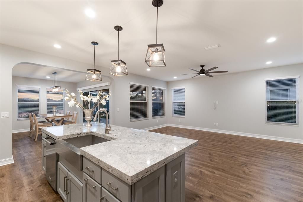 KITCHEN FAMILY ROOM COMBO