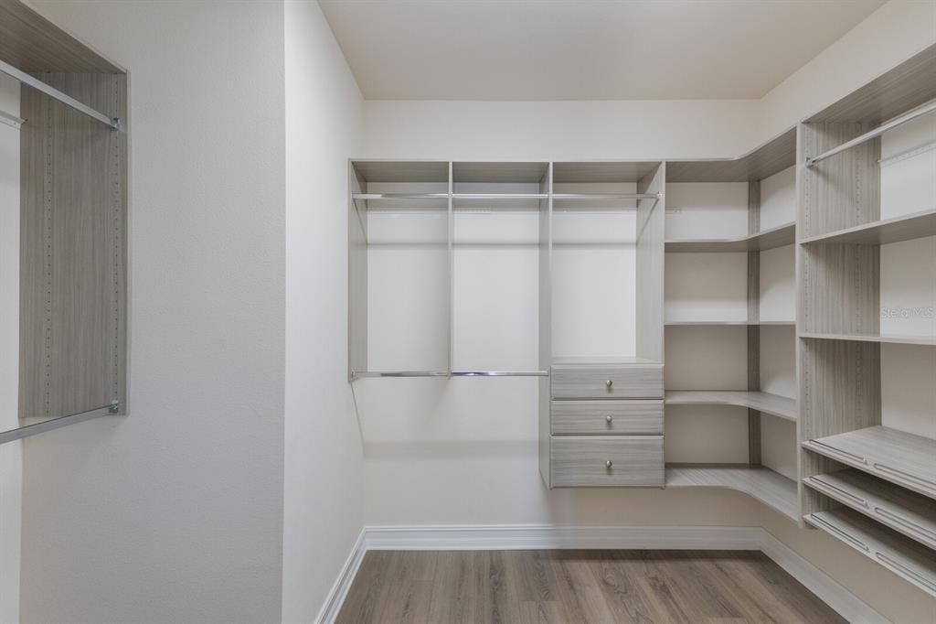 BUILT IN CUSTOM CLOSETS