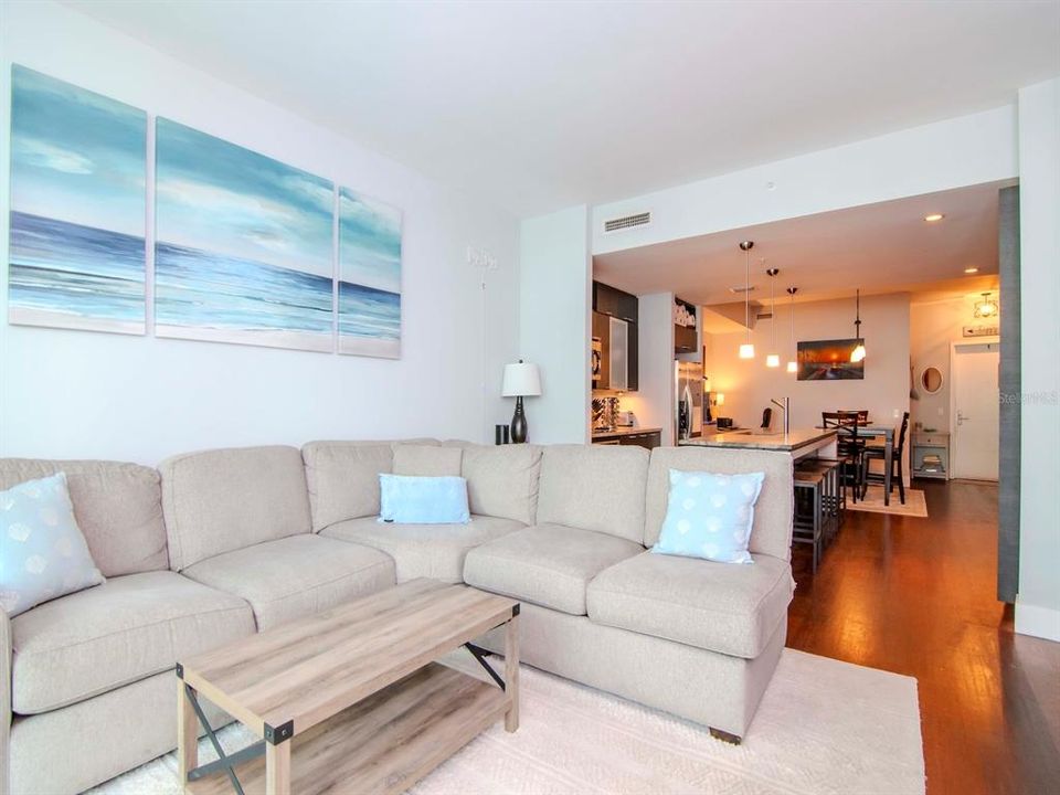 Active With Contract: $539,000 (2 beds, 2 baths, 1282 Square Feet)