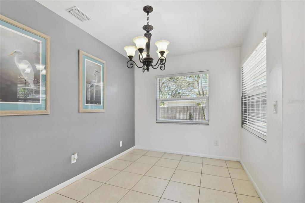 For Sale: $325,000 (2 beds, 1 baths, 926 Square Feet)