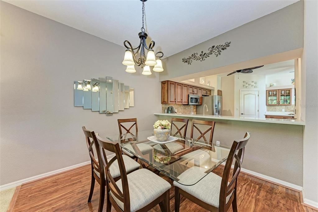 For Sale: $399,900 (2 beds, 2 baths, 1701 Square Feet)