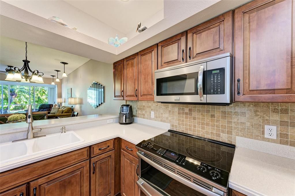 For Sale: $399,900 (2 beds, 2 baths, 1701 Square Feet)