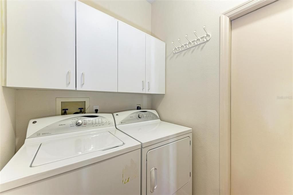 For Sale: $399,900 (2 beds, 2 baths, 1701 Square Feet)