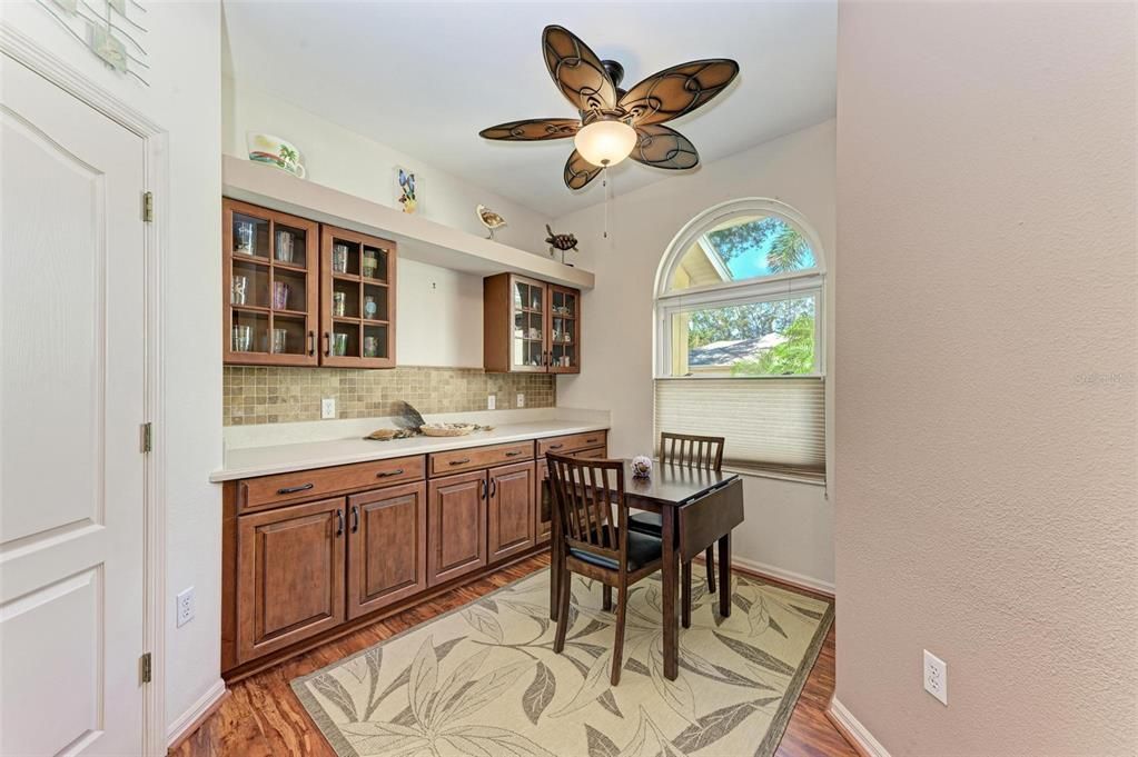 For Sale: $399,900 (2 beds, 2 baths, 1701 Square Feet)