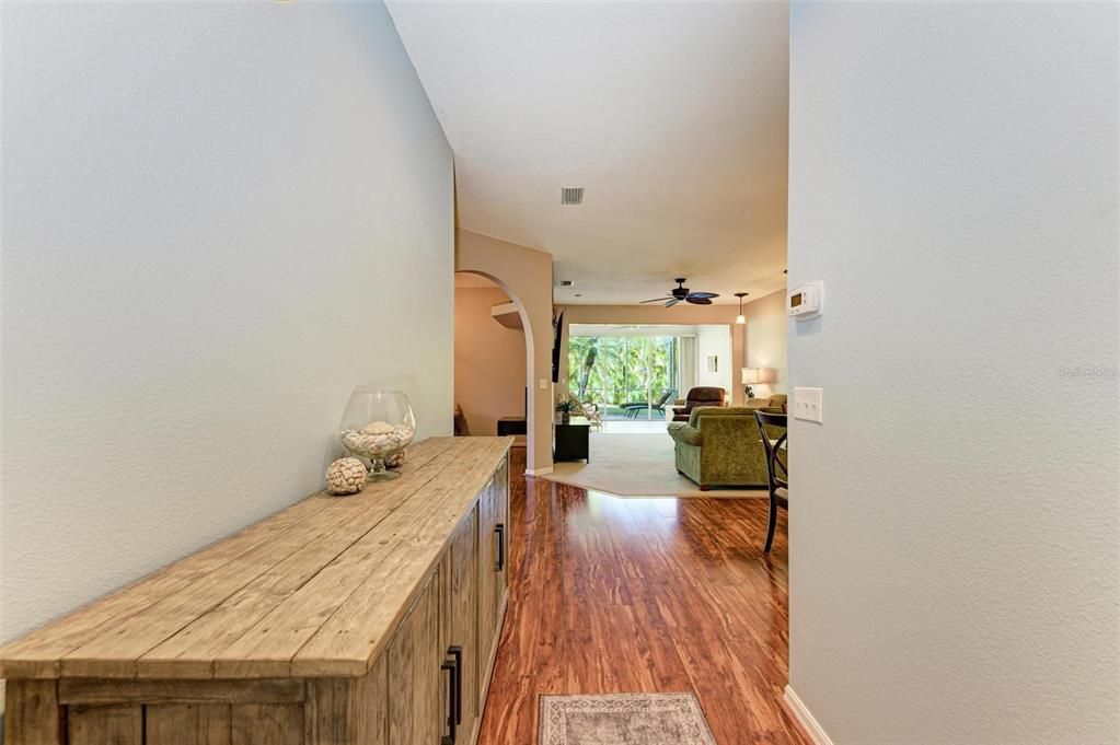 For Sale: $399,900 (2 beds, 2 baths, 1701 Square Feet)