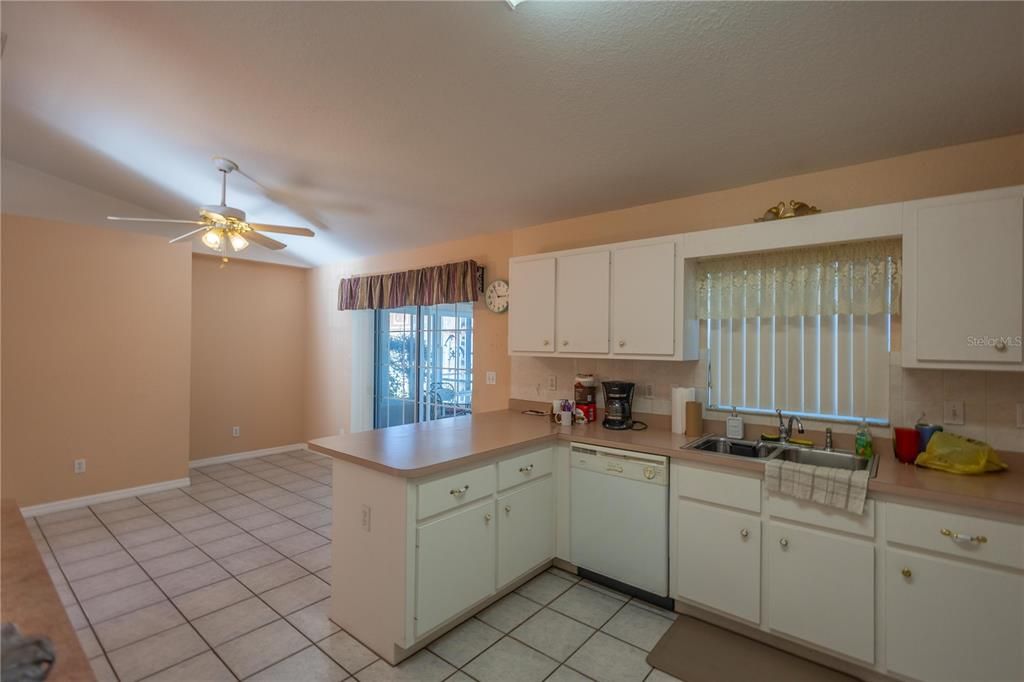 For Sale: $270,000 (3 beds, 2 baths, 1472 Square Feet)