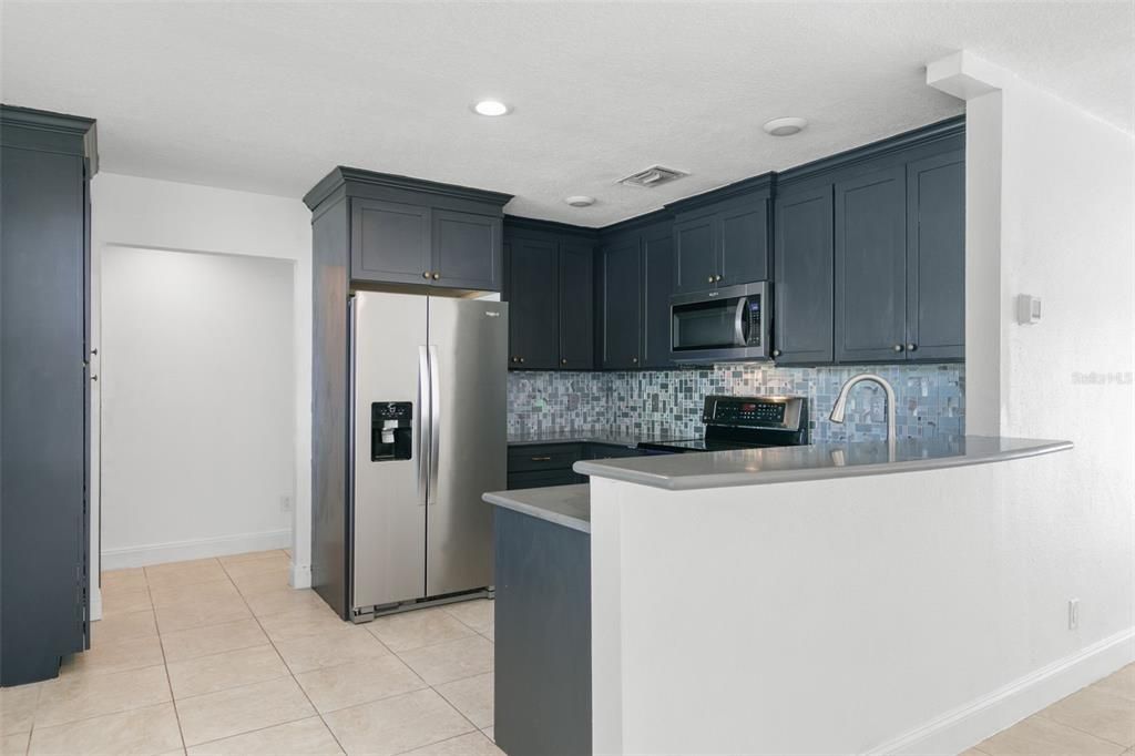 Nicely appointed kitchen with stainless steel appliances