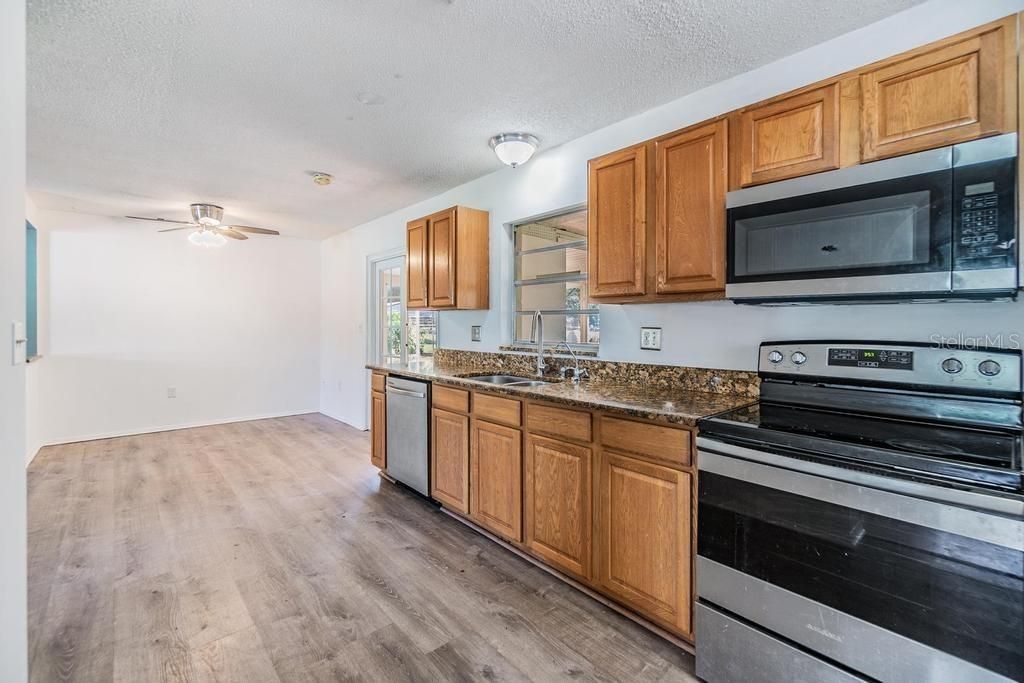 Active With Contract: $300,000 (3 beds, 2 baths, 1232 Square Feet)