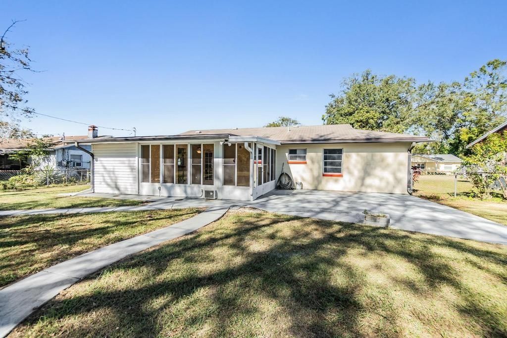 Active With Contract: $300,000 (3 beds, 2 baths, 1232 Square Feet)