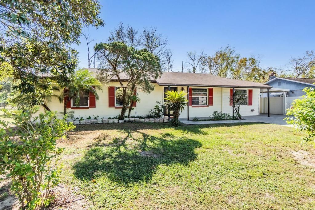 Active With Contract: $300,000 (3 beds, 2 baths, 1232 Square Feet)