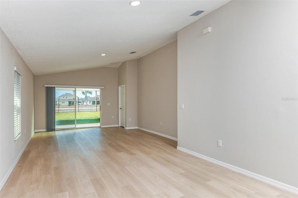 For Sale: $388,640 (3 beds, 2 baths, 1615 Square Feet)