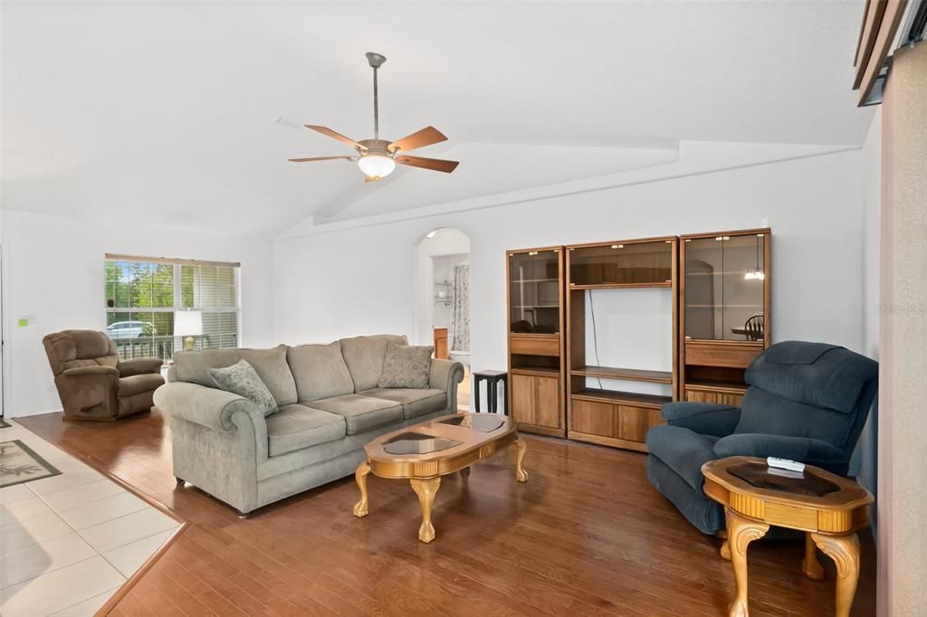 For Sale: $329,900 (3 beds, 2 baths, 1466 Square Feet)