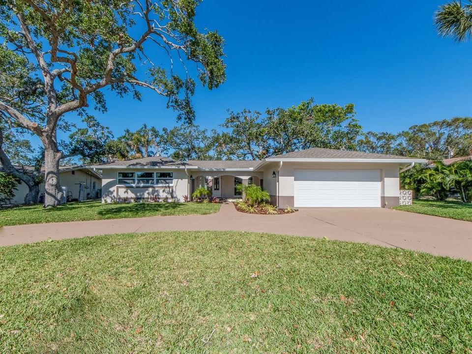 Active With Contract: $679,900 (3 beds, 2 baths, 1962 Square Feet)