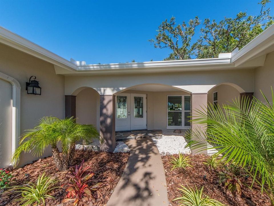 Active With Contract: $679,900 (3 beds, 2 baths, 1962 Square Feet)