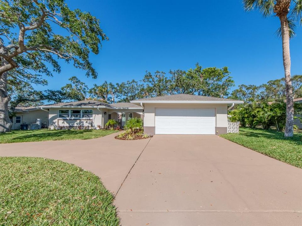 Active With Contract: $679,900 (3 beds, 2 baths, 1962 Square Feet)