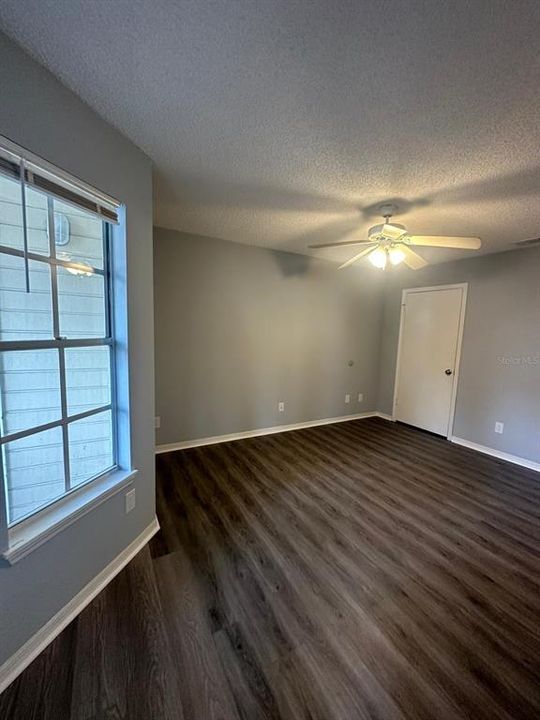 For Sale: $205,000 (2 beds, 2 baths, 934 Square Feet)