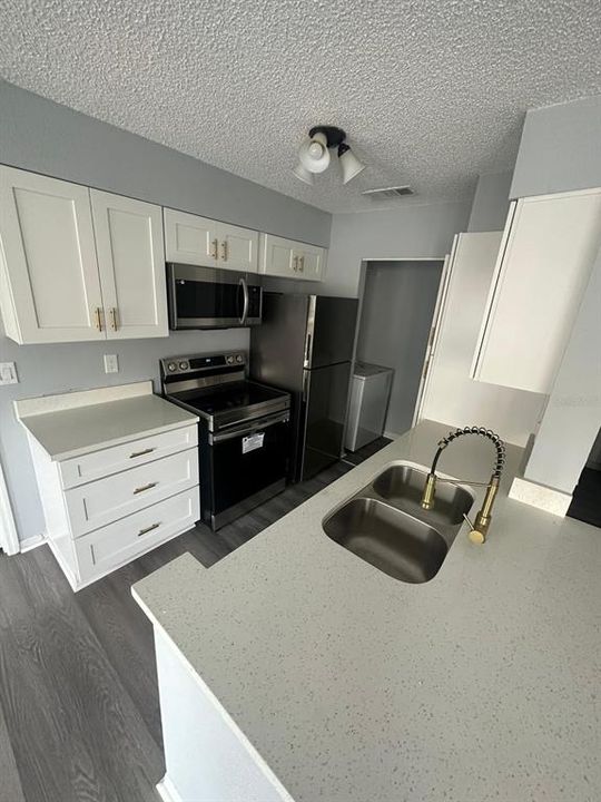 For Sale: $205,000 (2 beds, 2 baths, 934 Square Feet)