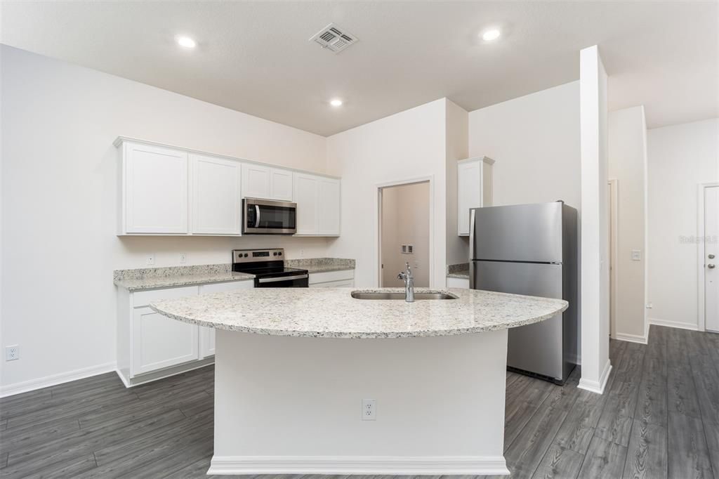 For Sale: $286,900 (2 beds, 2 baths, 1574 Square Feet)