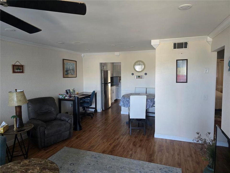 For Sale: $123,999 (2 beds, 2 baths, 910 Square Feet)