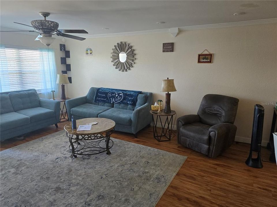 For Sale: $123,999 (2 beds, 2 baths, 910 Square Feet)