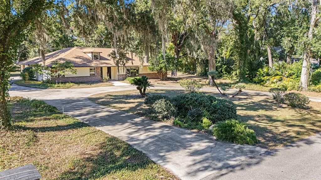 Inviting curb appeal.