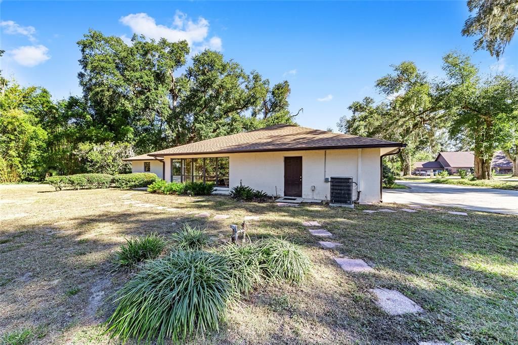 Secluded Florida Sunroom to enjoy those warm sunsets on winter days or.... There's plenty of room for a pool and deck.