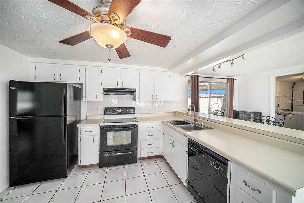 For Sale: $349,000 (3 beds, 2 baths, 1656 Square Feet)