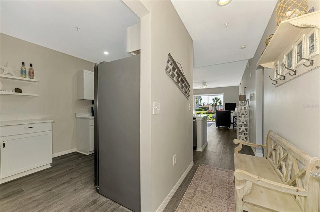 For Sale: $329,000 (2 beds, 2 baths, 1106 Square Feet)