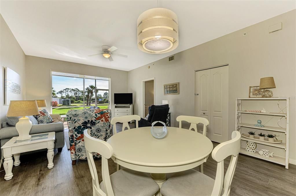 For Sale: $329,000 (2 beds, 2 baths, 1106 Square Feet)