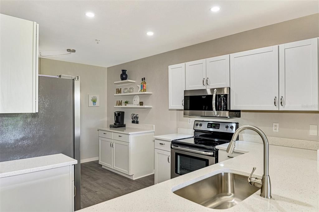 For Sale: $329,000 (2 beds, 2 baths, 1106 Square Feet)