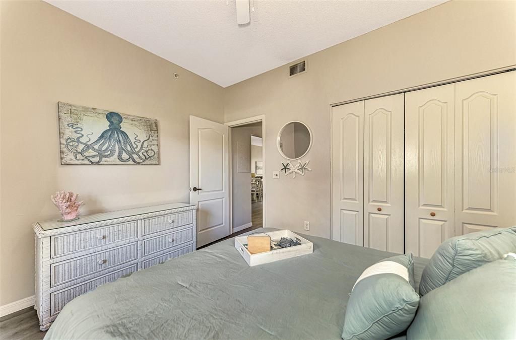 For Sale: $329,000 (2 beds, 2 baths, 1106 Square Feet)