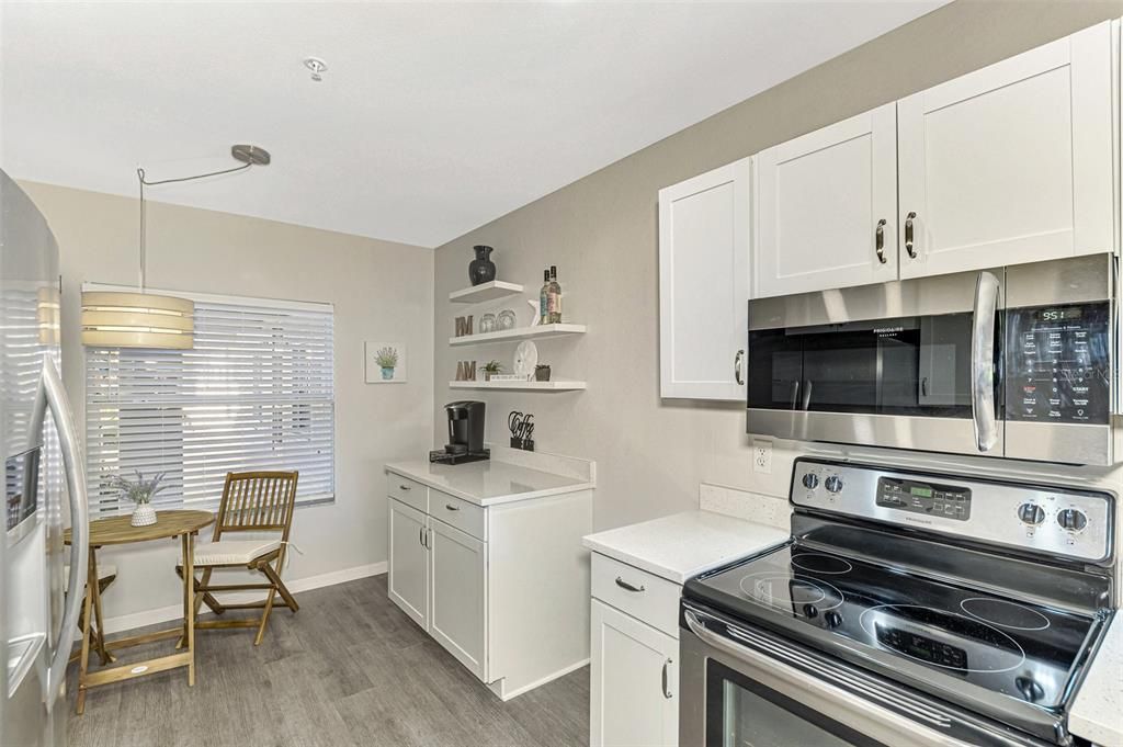 For Sale: $329,000 (2 beds, 2 baths, 1106 Square Feet)