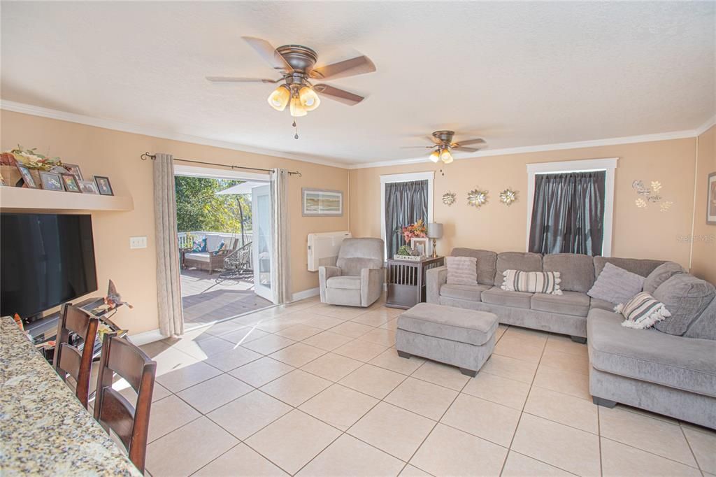 For Sale: $435,000 (3 beds, 2 baths, 1924 Square Feet)