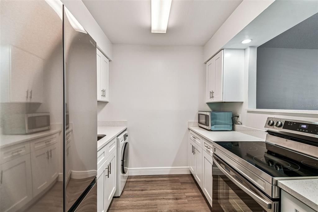 合同活跃: $1,325 (1 贝兹, 1 浴室, 760 平方英尺)