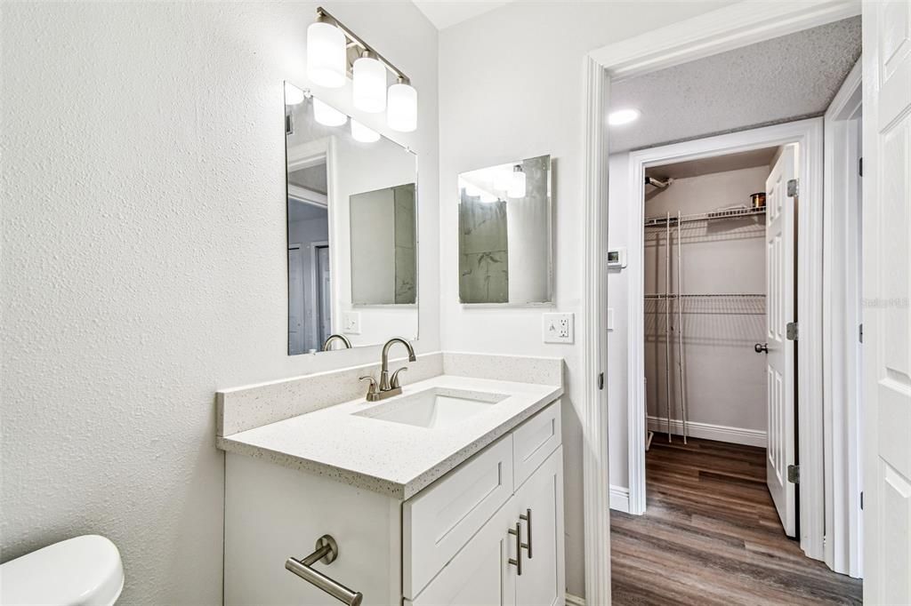 合同活跃: $1,325 (1 贝兹, 1 浴室, 760 平方英尺)